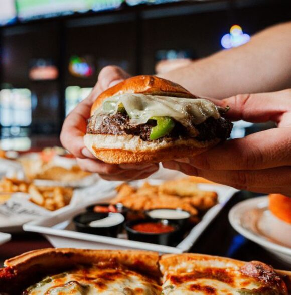 Pyramid Pizzeria + Sports Bar